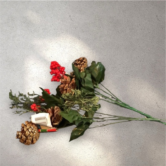 Holiday faux florals picks pinecone, berries, greenery lot of 10 various length - Picture 12 of 14